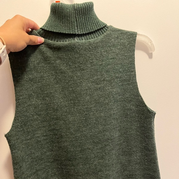 Warm Zara Turtleneck Tank Top - Picture 2 of 2